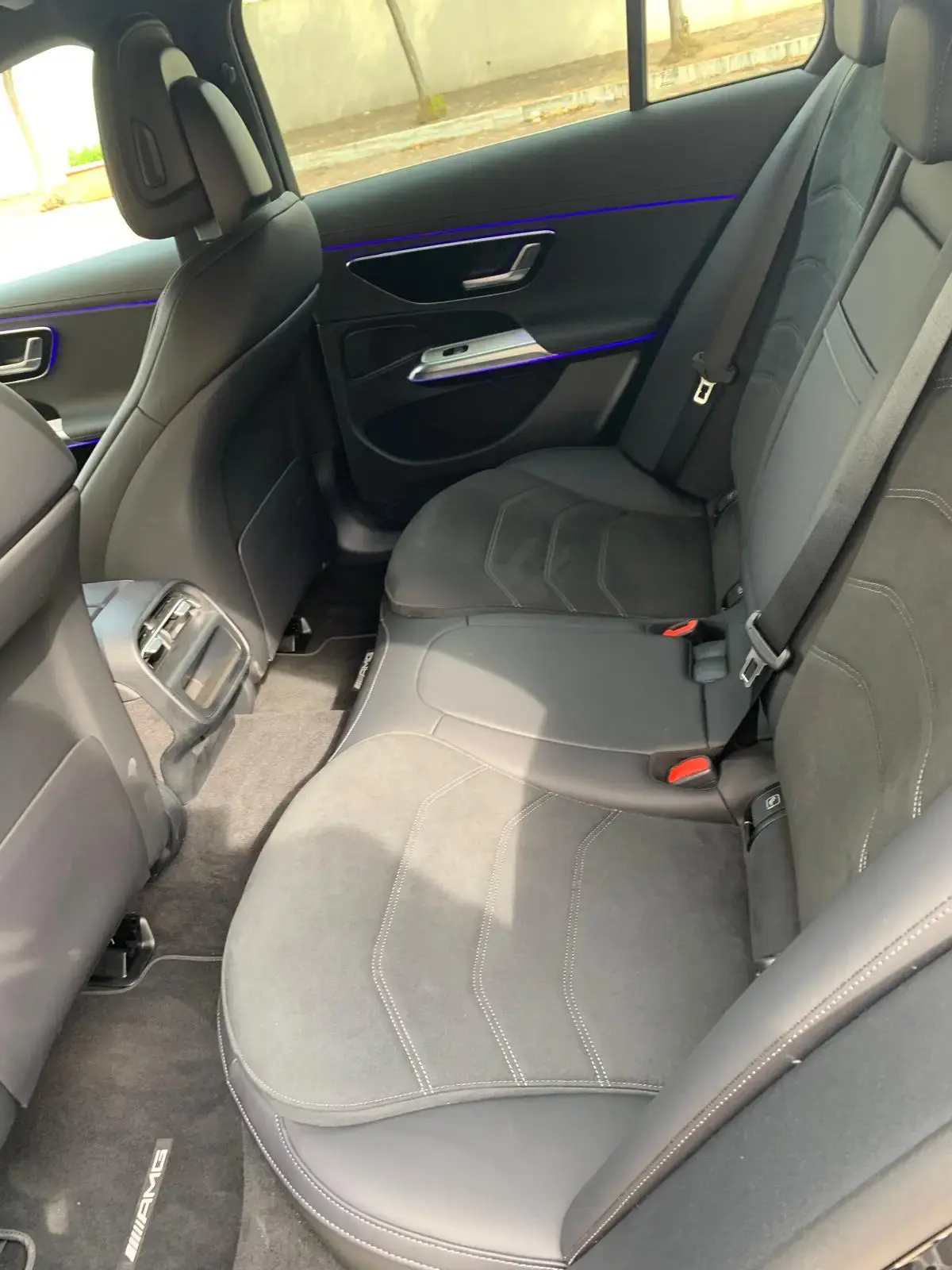 Mercedes Classe E Parcheggiata